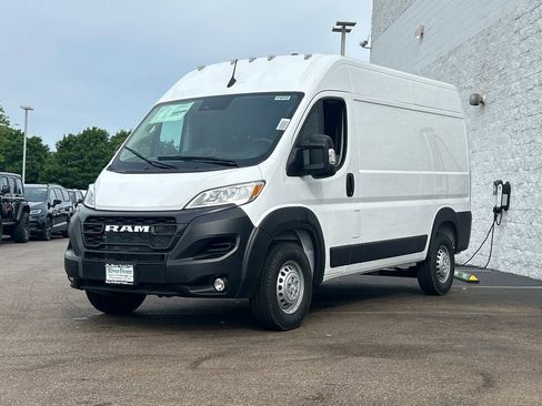 New 2024 RAM ProMaster 2500 w/ Convenience Group image 4