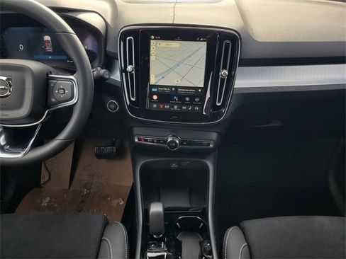 New 2026 Volvo XC40 B5 Ultra w/ Protection Package Premier image 30