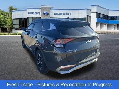 Used 2025 Kia Sportage EX FWD image 3