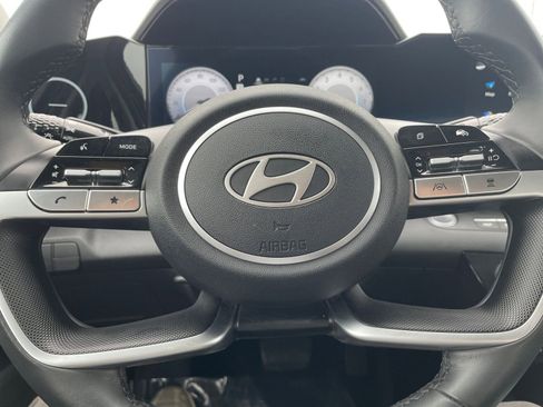 Used 2025 Hyundai Elantra SEL image 29