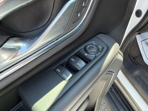 Used 2022 GMC Yukon SLE w/ Gmc Pro Safety Plus Package AWD/4WD image 25