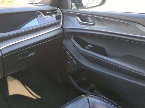 Certified 2023 Jeep Grand Cherokee L Overland image 21