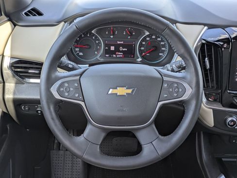 Used 2022 Chevrolet Traverse LT w/ LT Premium Package image 17