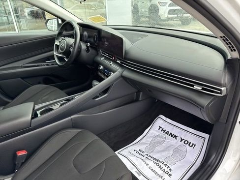Used 2023 Hyundai Elantra SEL w/ Convenience Package image 33
