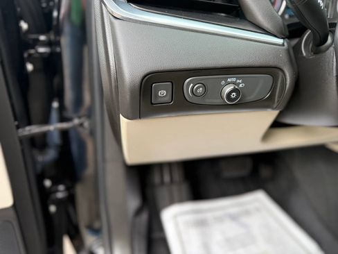 Used 2019 Buick Enclave Essence AWD/4WD image 23