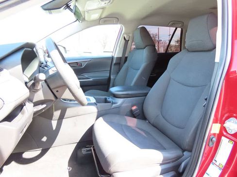 Used 2022 Toyota RAV4 LE image 12