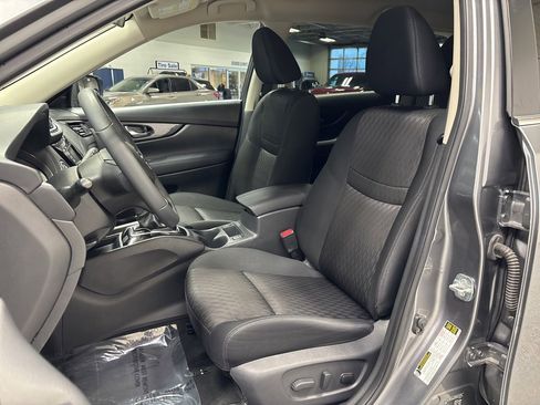 Used 2018 Nissan Rogue SV image 9