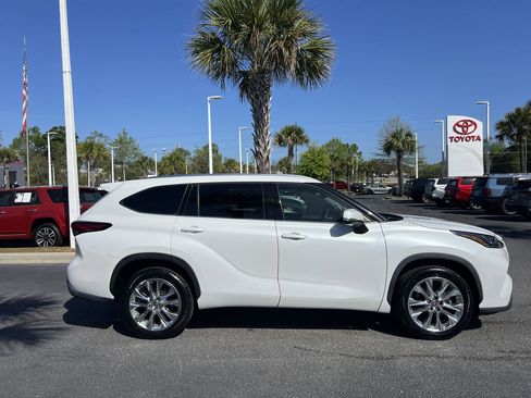 Used 2023 Toyota Highlander Limited image 11