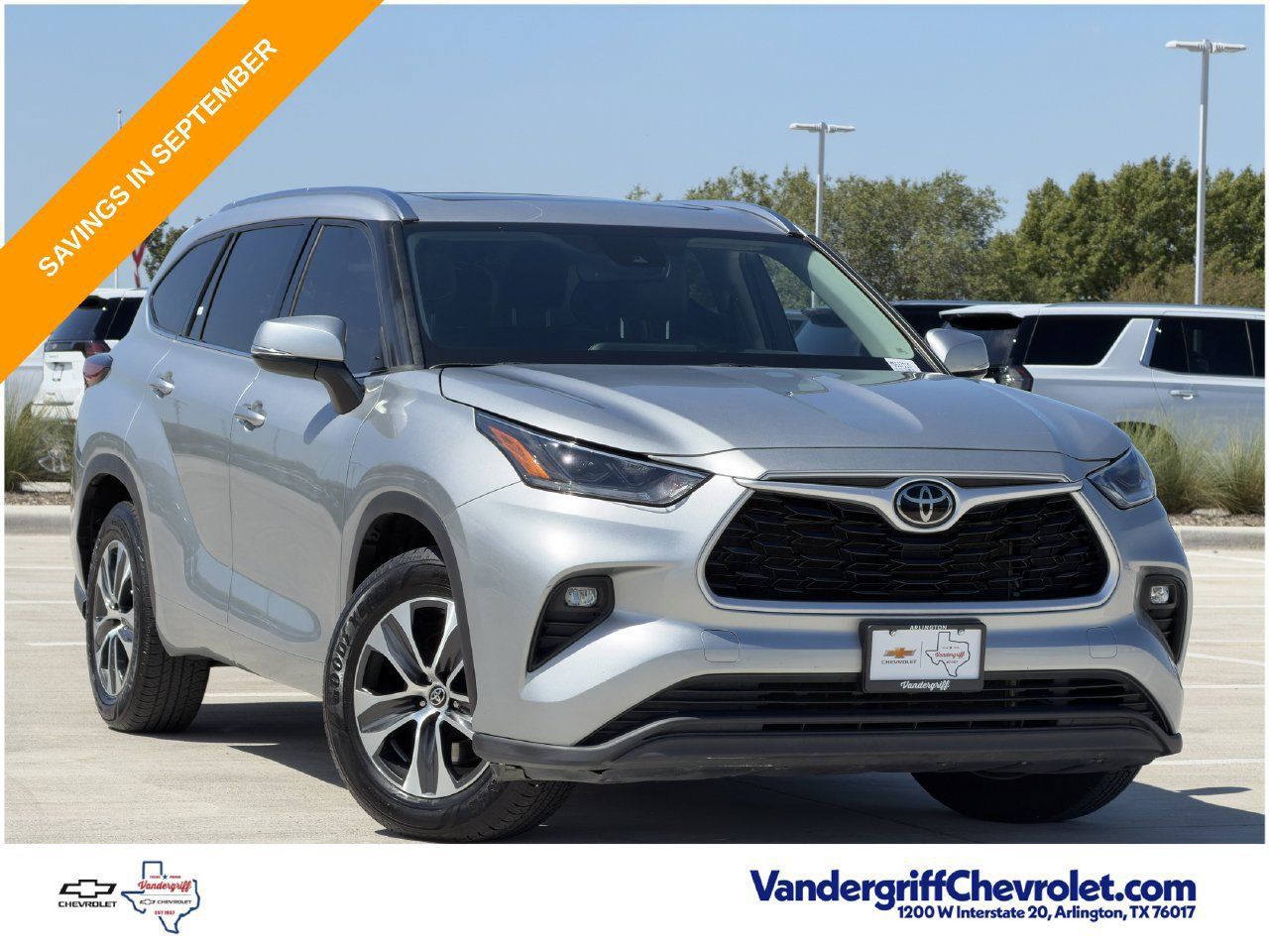 Used 2021 Toyota Highlander XLE FWD image 2