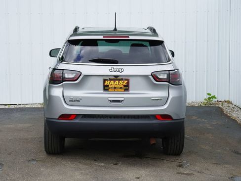 Used 2022 Jeep Compass Latitude w/ Sun and Sound Group AWD/4WD image 5