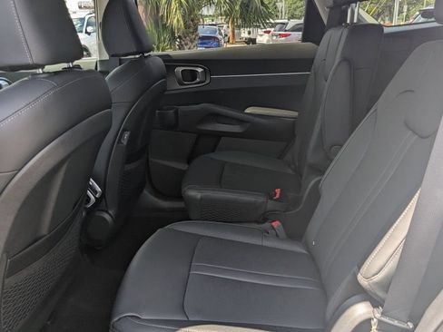 Used 2025 Kia Sorento EX AWD/4WD image 14