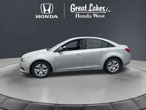 Used 2013 Chevrolet Cruze LS FWD image 12