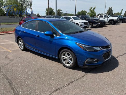Used 2016 Chevrolet Cruze LT w/ Convenience Package FWD image 4