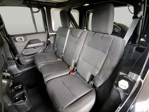 Used 2020 Jeep Wrangler Unlimited Sahara w/ Cold Weather Group AWD/4WD image 21