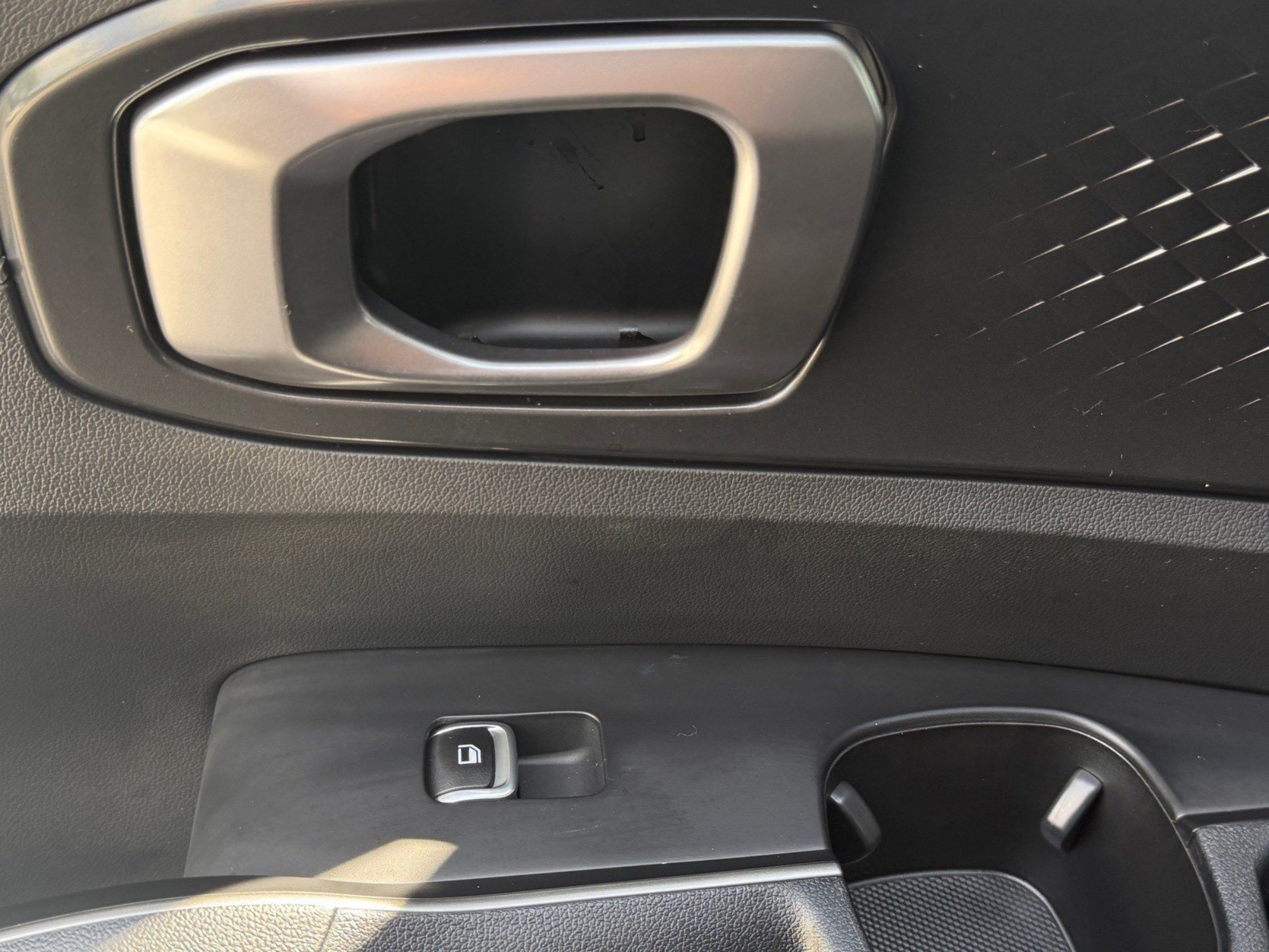 Certified 2025 Kia Sorento S w/ Panoramic Sunroof Package FWD image 11