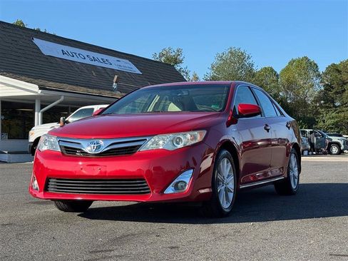 Used 2012 Toyota Camry XLE image 2