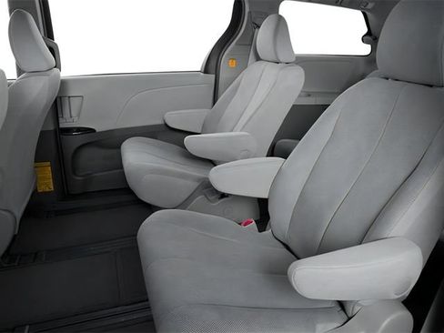 Used 2014 Toyota Sienna LE FWD image 9