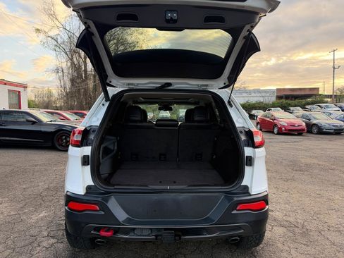 Used 2015 Jeep Cherokee Trailhawk w/ Comfort/Convenience Group image 32