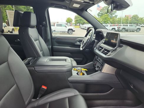 Used 2024 Chevrolet Tahoe Z71 w/ Luxury Package AWD/4WD image 9