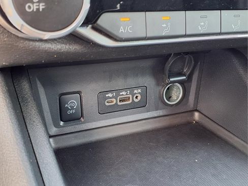 Used 2024 Nissan Sentra SV FWD image 13