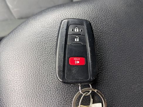 Used 2025 Toyota RAV4 XLE AWD/4WD image 28