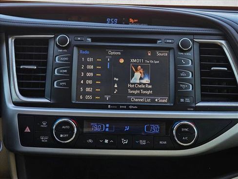 Used 2019 Toyota Highlander XLE image 15