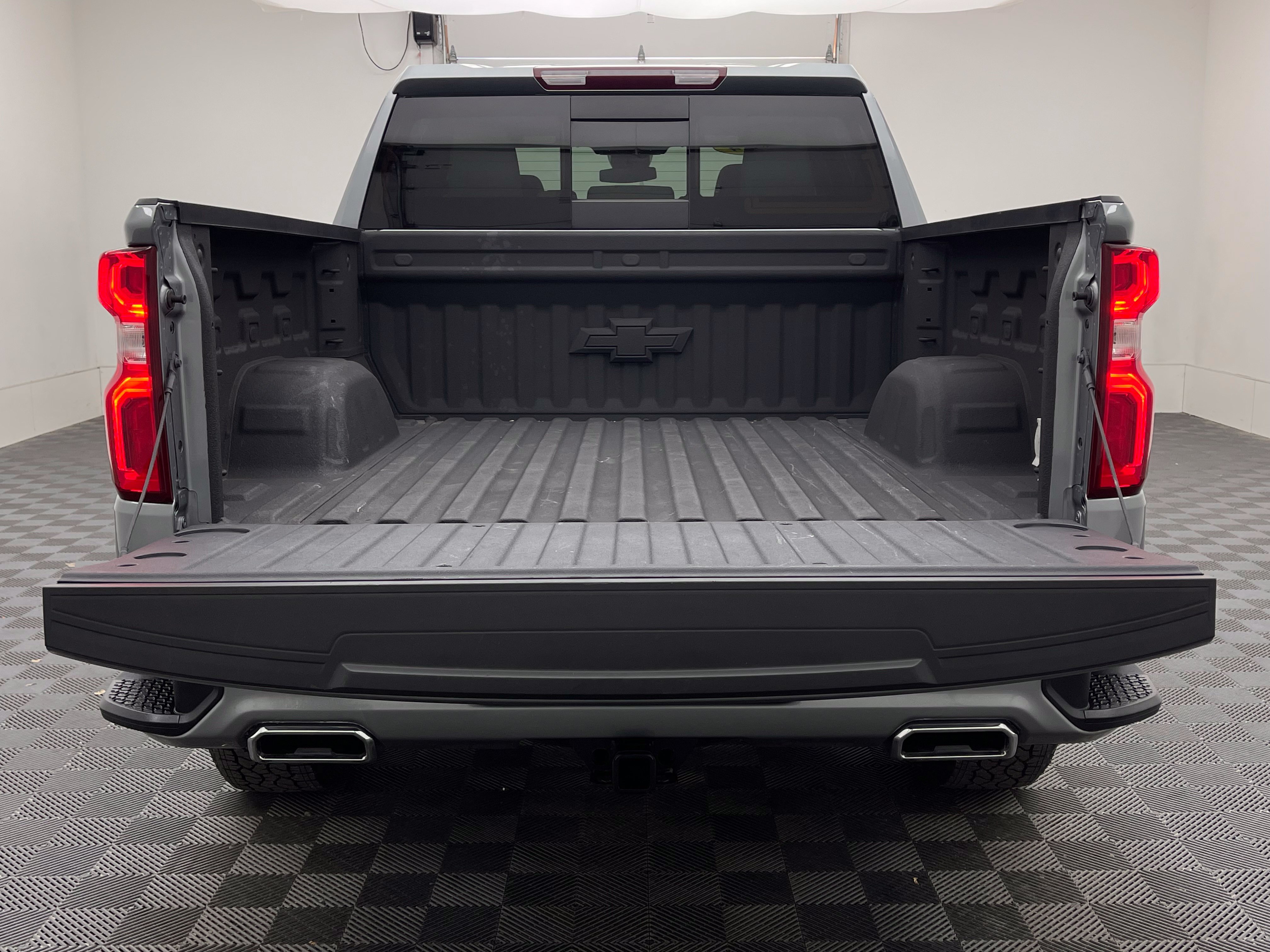 Used 2024 Chevrolet Silverado 1500 RST AWD/4WD image 9