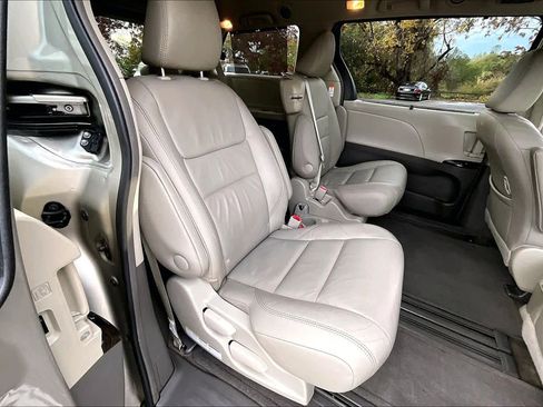 Certified 2017 Toyota Sienna XLE w/ XLE Navigation Package image 19