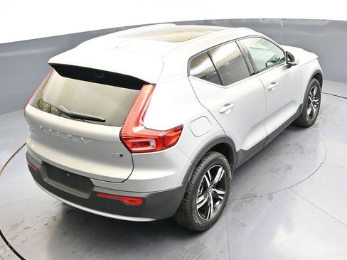 Certified 2025 Volvo XC40 B5 Core image 40