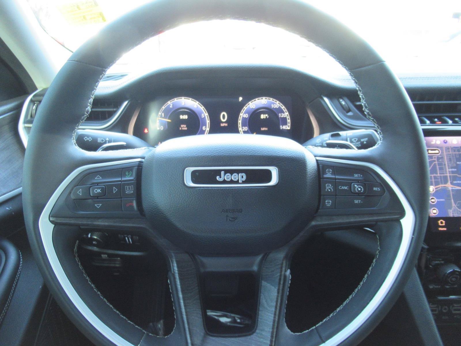 Used 2023 Jeep Grand Cherokee Limited AWD/4WD image 24