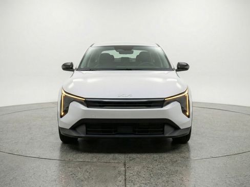 Used 2025 Kia K4 LXS image 2