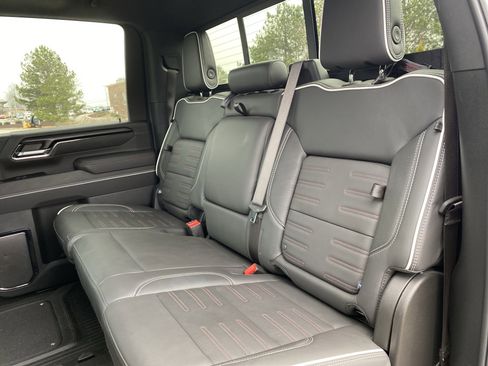 Used 2024 GMC Sierra 2500 AT4X image 9