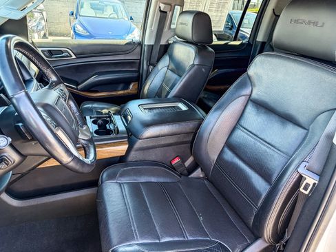 Used 2020 GMC Yukon XL Denali RWD image 31