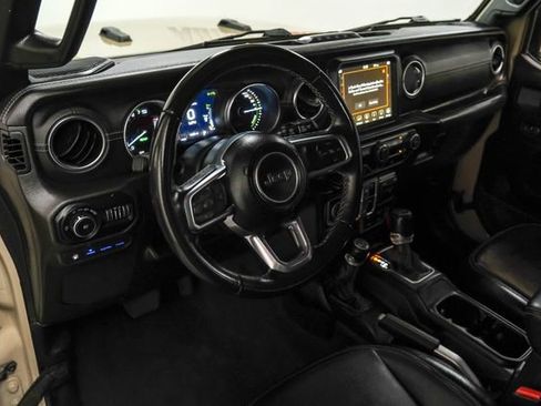 Used 2022 Jeep Wrangler Unlimited Sahara AWD/4WD image 3