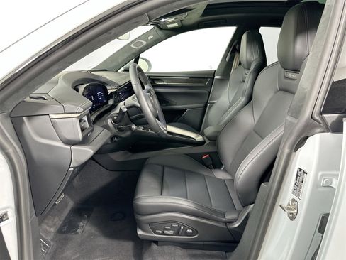 Certified 2025 Porsche Macan Turbo Electric image 5