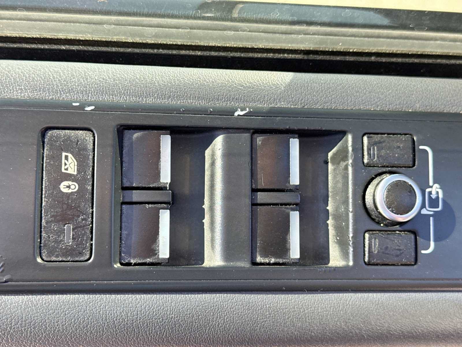 Used 2015 Land Rover Range Rover Sport HSE AWD/4WD image 16