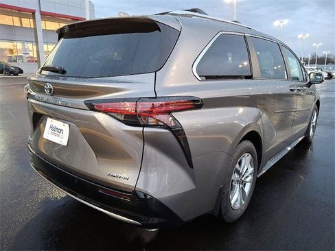 New 2026 Toyota Sienna Limited image 5