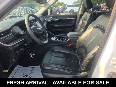 Used 2023 Jeep Grand Cherokee L Limited AWD/4WD image 7
