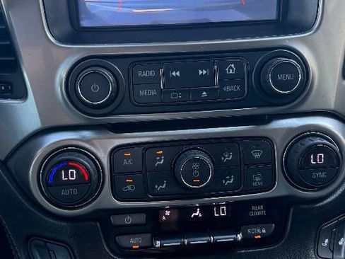 Used 2018 Chevrolet Suburban LT image 18