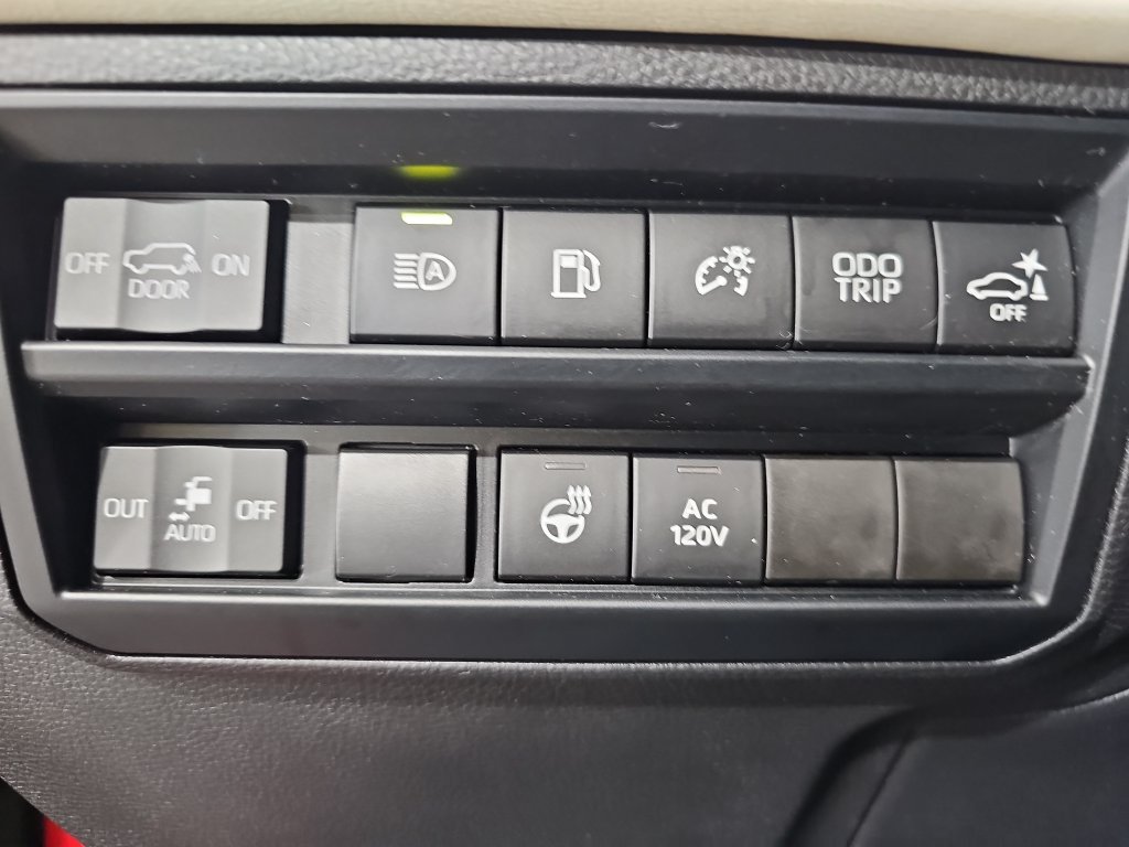 Used 2023 Toyota Sequoia Capstone AWD/4WD image 28