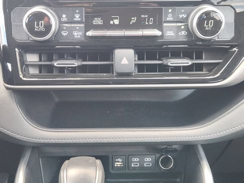Used 2023 Toyota Highlander LE FWD image 17