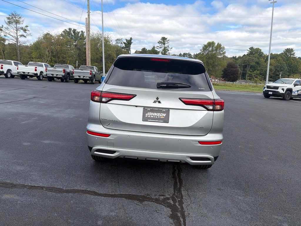 Used 2024 Mitsubishi Outlander SE Black Edition AWD/4WD image 9