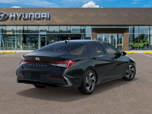 New 2025 Hyundai Elantra SEL image 4