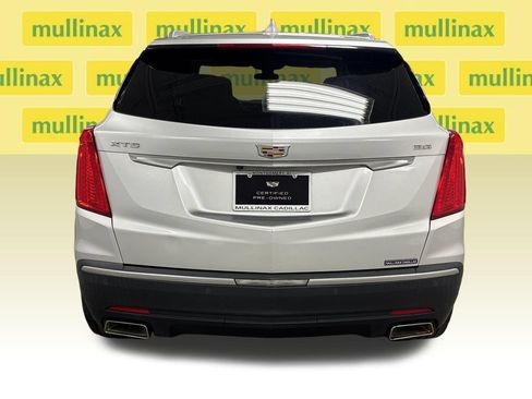 Used 2017 Cadillac XT5 Luxury w/ Driver Awareness Package FWD image 18