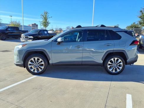 Used 2019 Toyota RAV4 XLE Premium image 8
