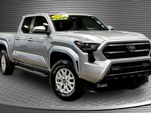 Used 2024 Toyota Tacoma SR5 AWD/4WD image 3