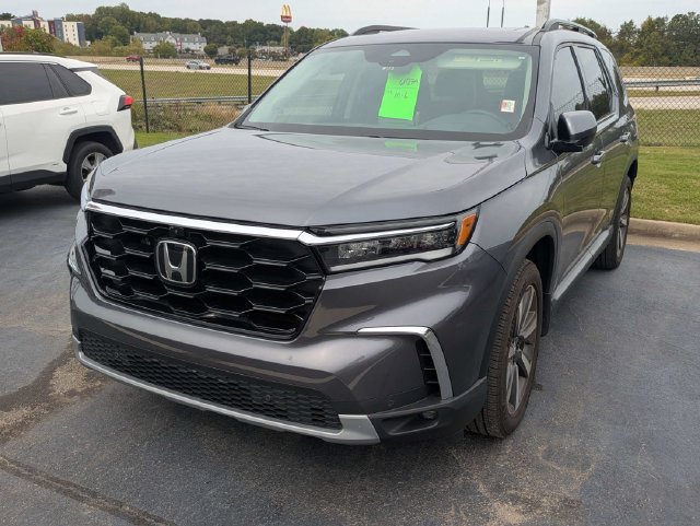 Used 2025 Honda Pilot Elite image 3