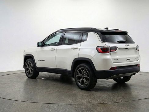 Used 2025 Jeep Compass Limited image 6