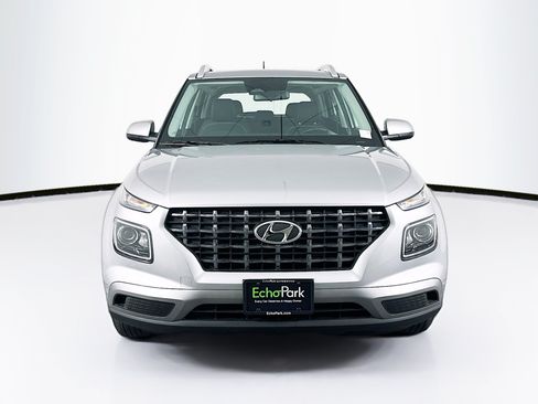 Used 2025 Hyundai Venue SEL FWD image 2
