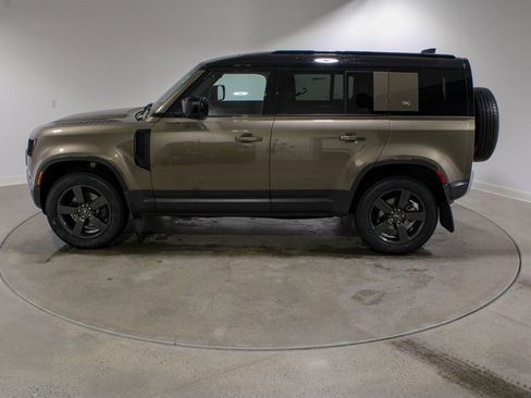 Used 2023 Land Rover Defender 110 S image 2